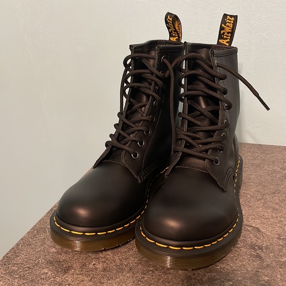 Dr. Martens Women’s 1460 W Black Nappa 8 Eye Boot - Picture 2 of 9